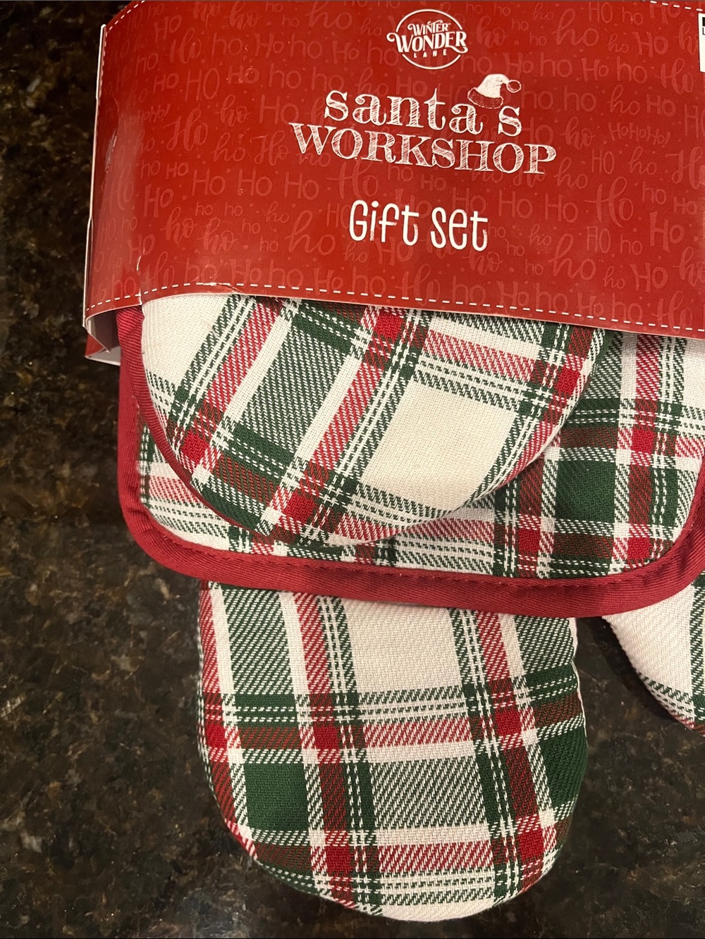 Red & Green Plaid Oven Mitt and Potholder Gift Set